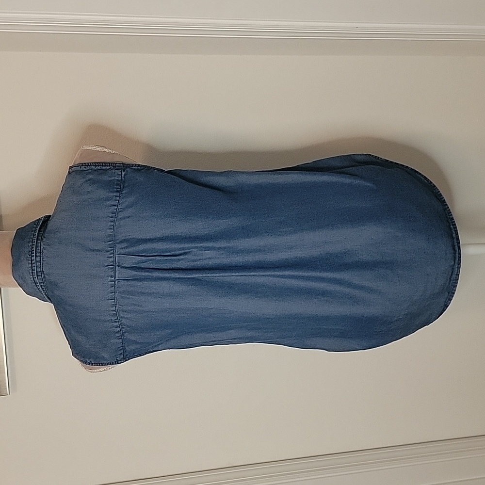 Cremieux, Size S Denim Look Sleeveless Button Down Top, EUC - Picture 3 of 9